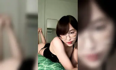 萬狼求檔OnlyFans斯文眼鏡反差小姐姐【deerlong】私拍合集,極品中的極品天生的肉便器,純情少女展現精湛口活兒口爆吞精 (10)