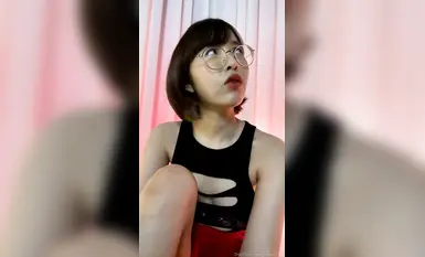 萬狼求檔OnlyFans斯文眼鏡反差小姐姐【deerlong】私拍合集,極品中的極品天生的肉便器,純情少女展現精湛口活兒口爆吞精 (12)