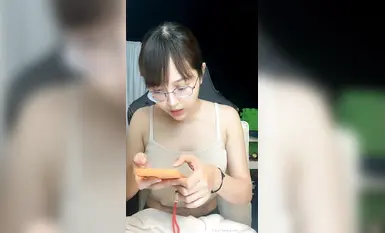 ワンランはOnlyFansの優しいメガネのコントラストの少女[deerlong]プライベート写真集を求め、最高の天然肉便器、純粋な女の子は素晴らしいオーラルセックスオーラルザーメン飲み込みを披露します（5）