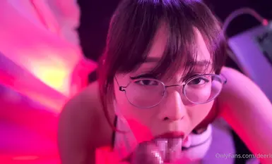 萬狼求檔OnlyFans斯文眼鏡反差小姐姐【deerlong】私拍合集,極品中的極品天生的肉便器,純情少女展現精湛口活兒口爆吞精 (74)