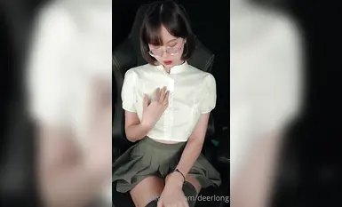 萬狼求檔OnlyFans斯文眼鏡反差小姐姐【deerlong】私拍合集,極品中的極品天生的肉便器,純情少女展現精湛口活兒口爆吞精 (84)