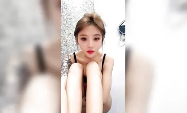 【07小妹妹】刚下海不久的极品妹妹全程露脸大秀直播，跟狼友互动撩骚完美展示，揉奶玩逼看特写，让小哥抠逼揉奶舔骚穴