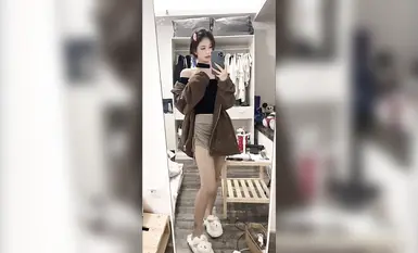 抖音反差女神『宥子oct9』最新定制道具自慰，风骚气质高挑身材男人看了就想侵犯穷人女神富人玩物精盆(2)