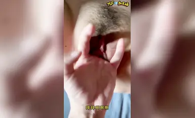 【対照的な雌犬の痴女野外露出】チンポが挿入されて