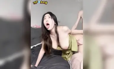 【網紅反差婊 泄密自拍】後入 兩眼迷離