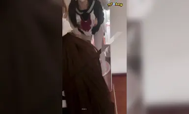 [สาว M คอนทราสต์ด้านบน] สาวใช้เข้าหลัง