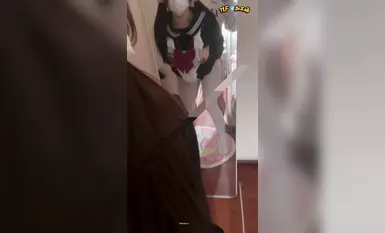 [สาว M คอนทราสต์ด้านบน] สาวใช้เข้าหลัง