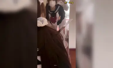 [สาว M คอนทราสต์ด้านบน] สาวใช้เข้าหลัง