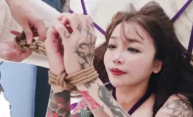 童颜巨乳，火辣刺青DJ女优【苏樱花sakura】付费作品，来找十三叔取精，汽车旅馆3P大混战