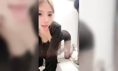 07年极品纹身小太妹「沉思悲剧」付费直播，神仙颜值，极品大长腿，揉奶自慰撩骚，真他妈羡慕她男朋友！ (1)