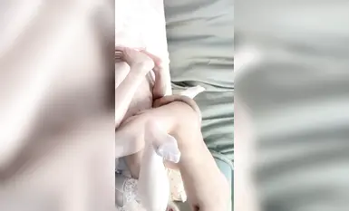 驚奇！極品雙陰道COSER福利姬『Akira』口交足交啪啪 插完左邊插右邊 全程被干嬌喘不止，各種姿勢輪番上陣