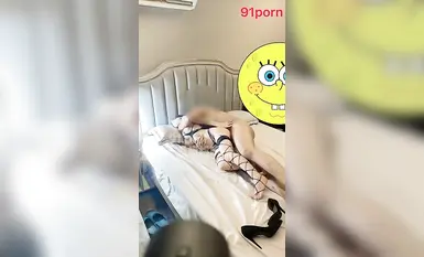 顶级网黄尤物女神『一只小嘤嘤(是桃桃呀)』爆艹网袜高跟长腿御姐暴力抽刺窄小嫩鲍女上位中出爆射