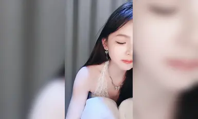 2025年3月最新，抖音网红女神下海【小馋猫】好美啊，绝对让你一眼爱上，真是个超级反差的极品尤物，嫩的很全脱(2)