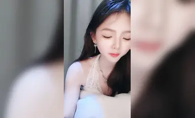 2025年3月最新，抖音网红女神下海【小馋猫】好美啊，绝对让你一眼爱上，真是个超级反差的极品尤物，嫩的很全脱(2)