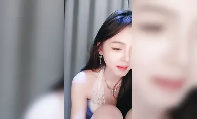 2025年3月最新，抖音網紅女神下海【小饞貓】好美啊，絕對讓你一眼愛上，真是個超級反差的極品尤物，嫩的很全脫 (3)