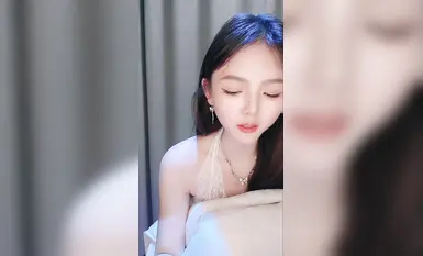 2025年3月最新，抖音網紅女神下海【小饞貓】好美啊，絕對讓你一眼愛上，真是個超級反差的極品尤物，嫩的很全脫 (6)