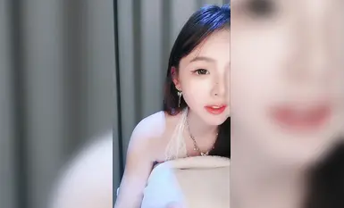 2025年3月最新，抖音網紅女神下海【小饞貓】好美啊，絕對讓你一眼愛上，真是個超級反差的極品尤物，嫩的很全脫 (6)