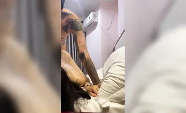 最高の若い女の子をファックすることに特化したマスター「ドッグキング」は、合法的な若い女の子、クリーム色の肌、純粋で好色な女の子、純粋で美しい外見だが好色な心を持つ女の子とフックアップします[パート2]（5）