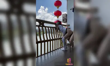 极品一线天粉穴绿帽情侣「创可贴贴」「太二先生」付费资源，【糖心VLOG】 旗袍江边漏出调教打炮险遭围观