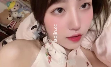 抖音网红反差婊，露脸3P口爆颜射，粉丝眼里的青春傻白甜，床上秒变骚母狗，表情超级淫荡，叫声可射，射嘴里主动吸舔精液-2