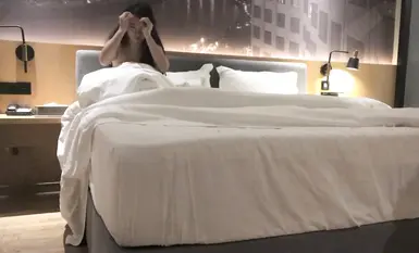 C罩杯美乳小姐姐姍姍來遲，大件夾抵食，啪啪狂插淫穴。