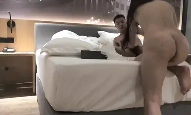 C罩杯美乳小姐姐姍姍來遲，大件夾抵食，啪啪狂插淫穴。