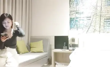 外围妹子，爱干净有洁癖，刷牙才口交，娇小玲珑端起来干征服感满满