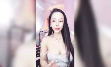 極品模特奶媽，這類是力量型的，邊自慰邊滴奶超爽騷到起飛!!