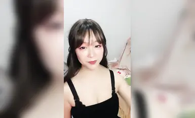 溫柔和有趣都給你，看著不大，脫衣後真大！大奶御姐真騷道具插美逼