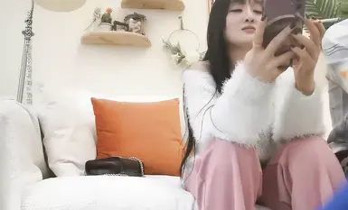 ฉันนัดกับสาวกางเกงสีชมพู เธอน่ารักมากและรู้วิธีเล่น เธอถอดกางเกงชั้นในและจูบจิมิของเธอ มันวิเศษมาก