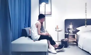 約了位身材顏值勝過女明星的極品外圍女,被評論為最美外圍，鮑魚緊致飽滿,大長腿小蠻腰,各種高難度姿勢狠狠爆干!