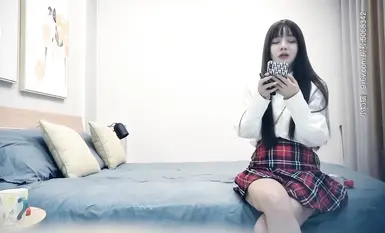 極品JK制服美少婦，長著大眼萌妹如乖巧小仙女，嬌嫩胴體青春無敵