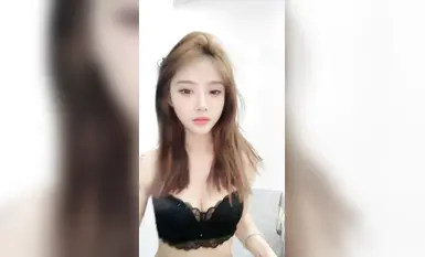 Noong 2007, ang pinakamahusay na naka-tattoo na maliit na batang babae na "Pondering Tragedy" ay nagbayad ng live na broadcast, na may hitsura na parang engkanto, ang pinakamahusay na mahabang binti, hinihimas ang kanyang mga suso at masturbate,