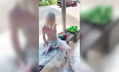 หญิงบริการทางเพศข้างถนนที่ผ่านการรับรอง [Tongtongguai] เผยตัวตนขณะสำเร็จความใคร่ต่อหน้าคนอื่นกลางแจ้ง โดยกระทำการอนาจารผ่านผ้าโปร่งใส