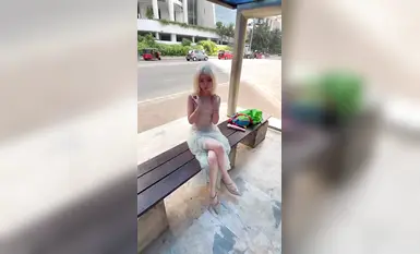 หญิงบริการทางเพศข้างถนนที่ผ่านการรับรอง [Tongtongguai] เผยตัวตนขณะสำเร็จความใคร่ต่อหน้าคนอื่นกลางแจ้ง โดยกระทำการอนาจารผ่านผ้าโปร่งใส