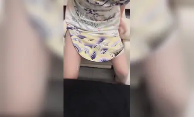 เจ้าพ่อทวิตเตอร์เป็นศิลปินจีบสาวที่เก่งกาจ นักฆ่าคนดังทางอินเทอร์เน็ตชาวคริปโตเนียน "เสือดาวทอง" มีสาวสวยชั้นยอดมากมายอยู่ใต้จู๋ใหญ่ของเขา และสาวโลลิที่เป็นพนักงานต้อนรับบนเครื่องบินที่เป็นหนังโป๊ทางอินเทอร์เน็ตก็กินพวกเขาจนหมด (8)