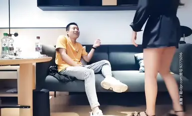 性感黑衣长裙妹子，上黑下白，舌吻摸逼调情一番洗完澡穿着衣服口交，后入大力猛操呻吟