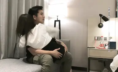 最高の女神が開花しようとしています。優しくてはにかんだ笑顔で、小宝は決して屈せず、高貴な容姿を追求することを決してやめません。