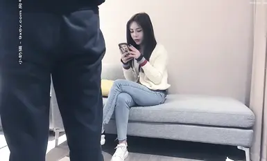 Hẹn gặp một cô gái ngoại vi cao cấp, một cô gái ngoại vi rất lẳng lơ, một nhà phê bình nam tính từ ghế sofa đến quần áo