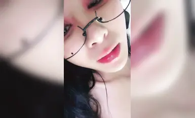 蘸點蜜桃醬，紫色內衣也很性感，吸晴。