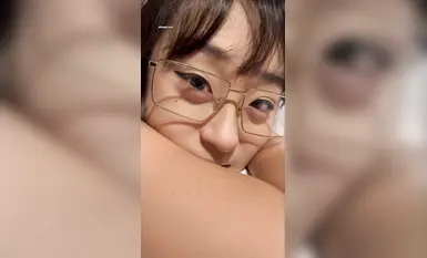 【绿帽淫妻】反差眼镜少妇，极品高颜值露脸人妻「SMMSMM」，约炮入珠单男，和上门推油男技师调情，被当作母狗多人淫趴调教(4)