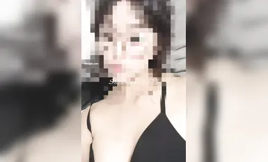 【绿帽淫妻】反差眼镜少妇，极品高颜值露脸人妻「SMMSMM」，约炮入珠单男，和上门推油男技师调情，被当作母狗多人淫趴调教(4)