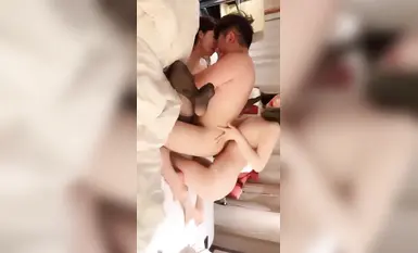 Three beautiful big pussies squeeze your little brother to death. How happy he is to be served by three girlfriends. Don't wipe it and let the little brother lick it. No condom output. A little bit of internal cum is squeezed dry