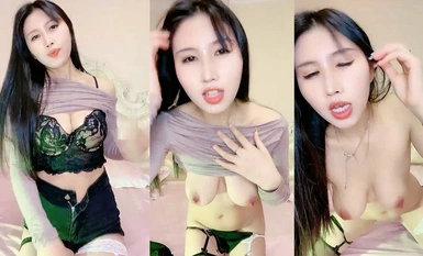 性感美女騷貨！吊帶黑白絲襪！講故事被姐夫操，騷話不斷狂扣穴，從下往上視角扣弄