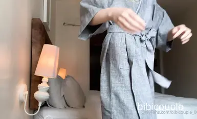 【頂級綠帽】超強NTR夫妻【bibicouple】邀單男玩肏極品身材老婆，被健身教練又摳又肏，無套干到起飛 (1)