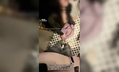 Twitter กล้ามโตควยใหญ่เกี่ยวกับ Liang Dashen อาจารย์ฝึก BDSM "Mr. Wei" ตลาด KTV ขนาดใหญ่ในแผ่นดินใหญ่ ทำให้เทพธิดาหนังสือปกแดงเมาและลากเธอเข้าห้องน้ำเพื่อมีเซ็กส์ เพื่อนๆ ของเธอกำลังร้องเพลงอยู่ข้างนอก