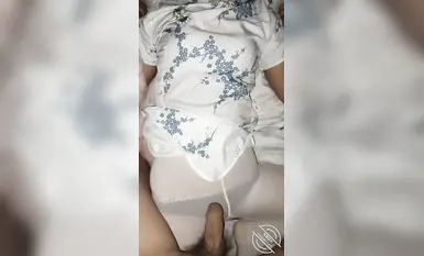 海角外站乱伦大神【想睡我妹小宁】妹妹漫展回来醉酒偷操她，射的时候醒了，让我滚出去把我手机摔了