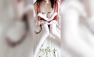 Seorang gadis setinggi sembilan kepala dengan badan yang sempurna sedang berhubung dengan penaja dan dilatih untuk melakukan hubungan seks. Dia cantik dan mempunyai tubuh yang tidak dapat dikalahkan. Dia adalah perempuan jalang kontras terkemuka yang meru