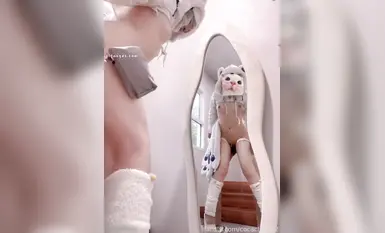 fansly baby face loli [cocacla2002] high quality COSer self-mocking eating chicken (4)