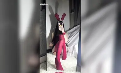 天生萝莉体，超级网红嫩妹【糕糕】飞机福利视图集，无毛嫩鲍，裸舞自慰露出，纯纯小母狗(7)